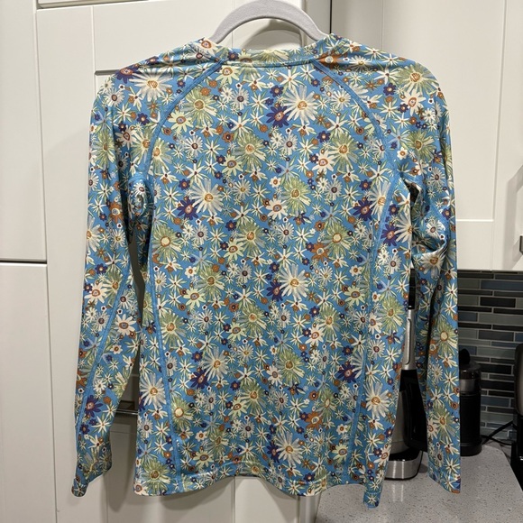 Patagonia Capilene Silkweight floral rashguard top - Picture 6 of 6